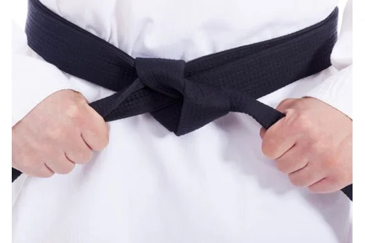 چگونه کمربند مشکی کاراته بگیریم؟