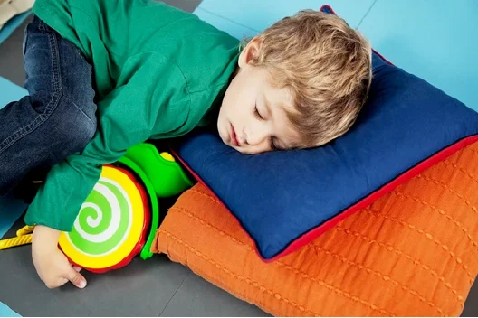 خواب چگونه بر عملکرد ورزشی کودک شما تأثیر می گذارد؟