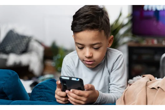 راهکارهایی برای کاهش استفاده از موبایل و افزایش فعالیت های فیزیکی در کودکان